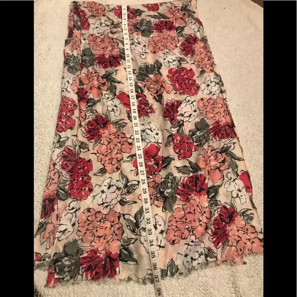 Light pink and white rose floral scarf 72” long 19” wide - Picture 11 of 11